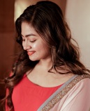 shaalin-zoya-in-dark-pink-churidar-with-baby-pink-shawl-photos-008