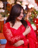 shaalin-zoya-in-red-net-saree-look-photos-001