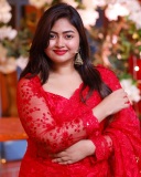 shaalin-zoya-in-red-net-saree-look-photos