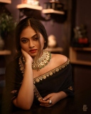 shalin-zoya-photos-in-black-saree-001