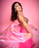 shriya-saran-in-latest-fashion-style-photos-012