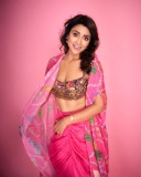 shriya-saran-in-latest-fashion-style-photos-015