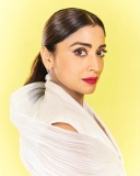 shriya-saran-in-latest-fashion-style-photos-020