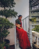 srinda-looking-glamour-in-multi-colour-printed-saree-photos-005