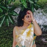 srinda-looking-glamour-in-multi-colour-printed-saree-photos-007