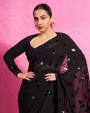 vidya-balan-in-black-outfit-photos-005