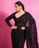 vidya-balan-in-black-outfit-photos-006