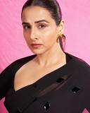 vidya-balan-in-black-outfit-photos-011