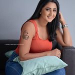 actress kanika instagram photos