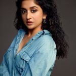 meera jasmine latest photos in denim shirt 002