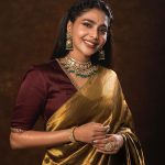 aishwarya lekshmi poonguzhali playing dress photos 002