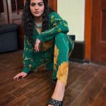 parvathy thiruvothu in green outfit photos 001