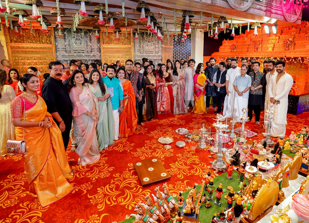 Kalyanaraman Family Hosts Starstudded Navratri Puja In Thrissur