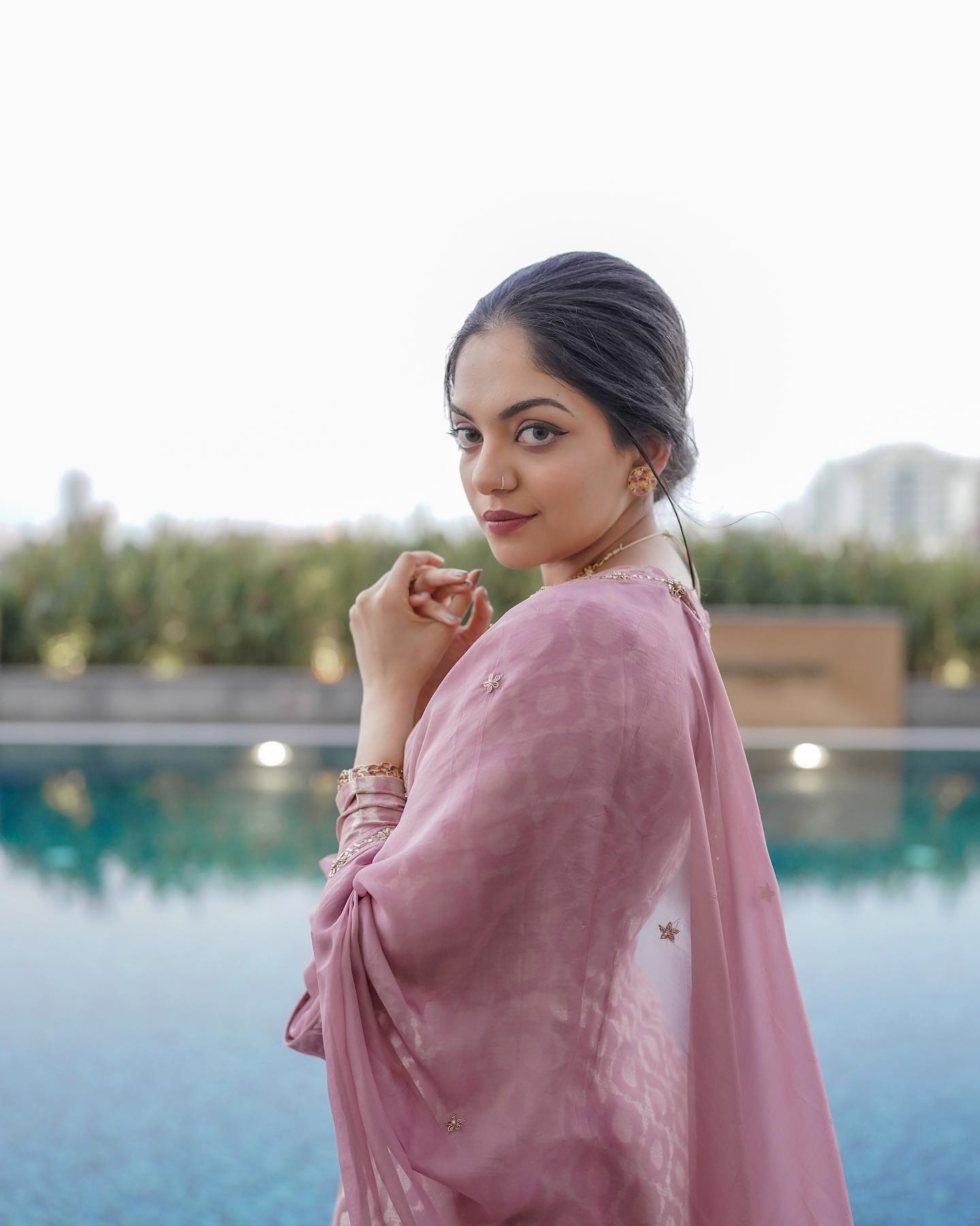 Bindu Madhavi poses as she arrives for VJ Ramya and Aparajith Jayaraman's  wedding reception party