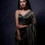 priya varrier in green saree photos 001