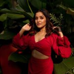 anikha surendran latest photos in red shorts 001