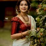 anusree in traditional kasavu mundu saree images 003