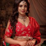 iniya in red lehenga latest photoshoot pictures