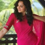 manju warrier in pink colour chiffon saree photos 001