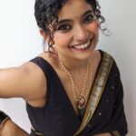 anna ben in black pattu saree with sleeveless blouse 005