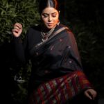 shamna kasim in full black saree photos 002