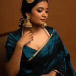 actress anna ben new look photos in blue saree 004