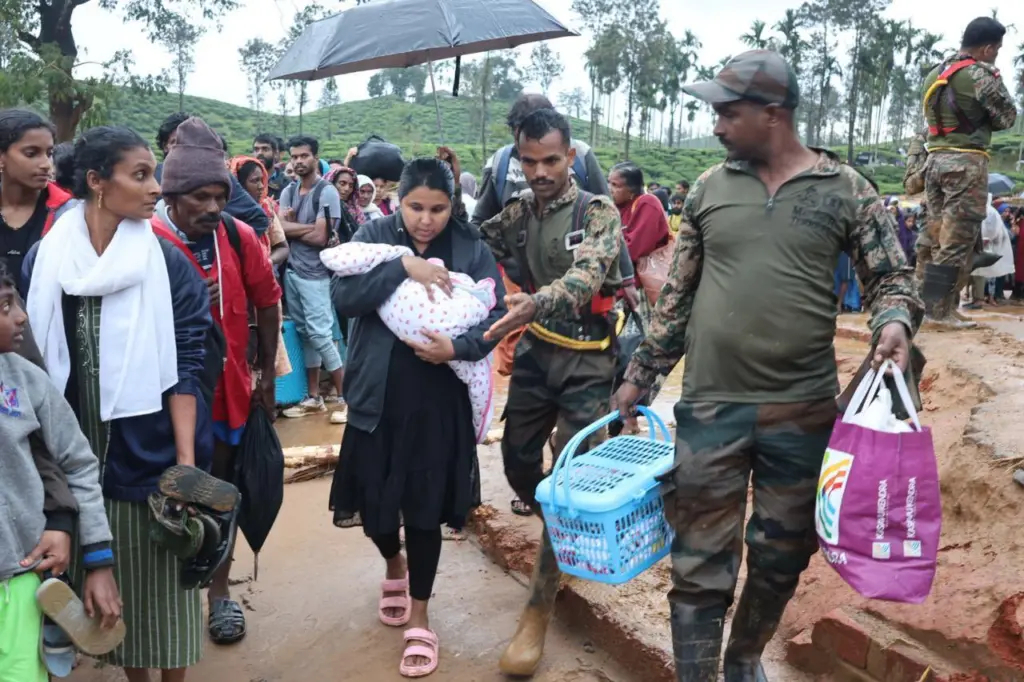 wayanad landslide photos 001