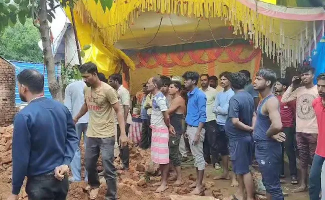 temple wall collapses